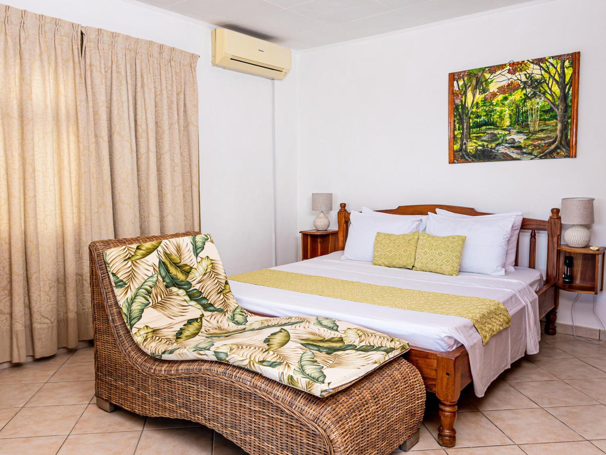 Bottle Palm Villa Виктория Экстерьер фото