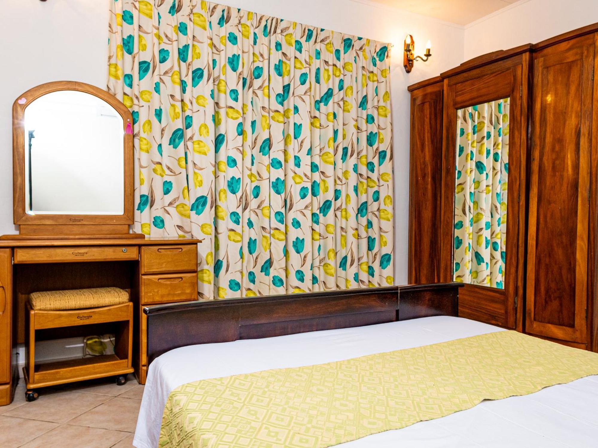 Bottle Palm Villa Виктория Экстерьер фото