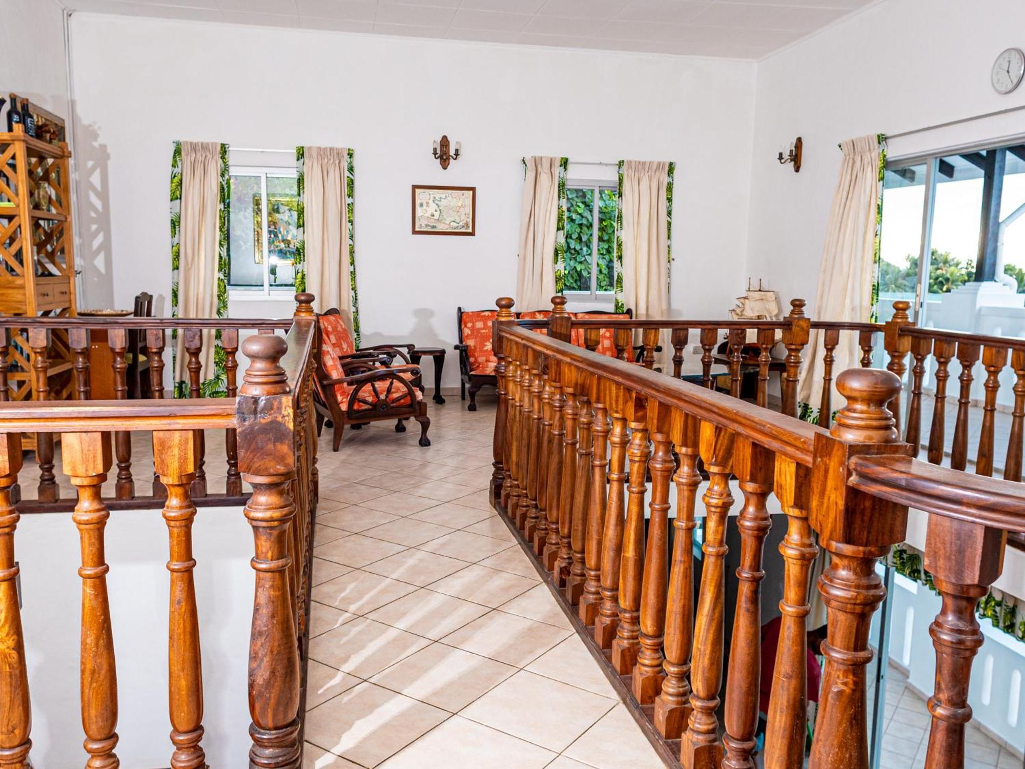 Bottle Palm Villa Виктория Экстерьер фото