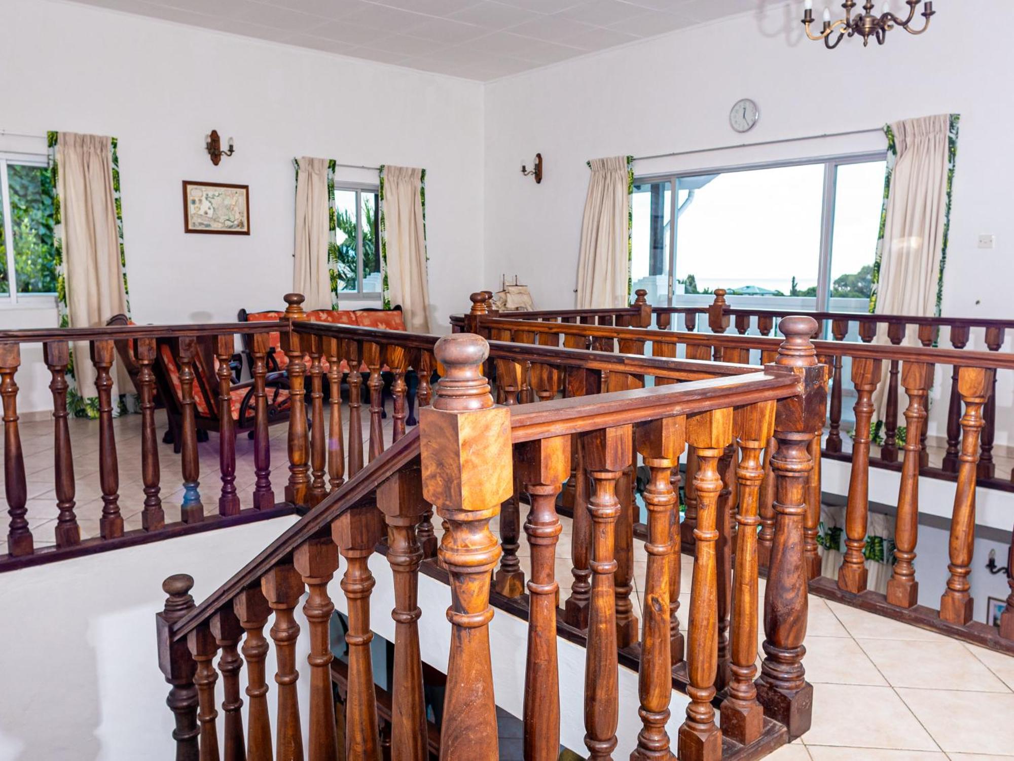Bottle Palm Villa Виктория Экстерьер фото
