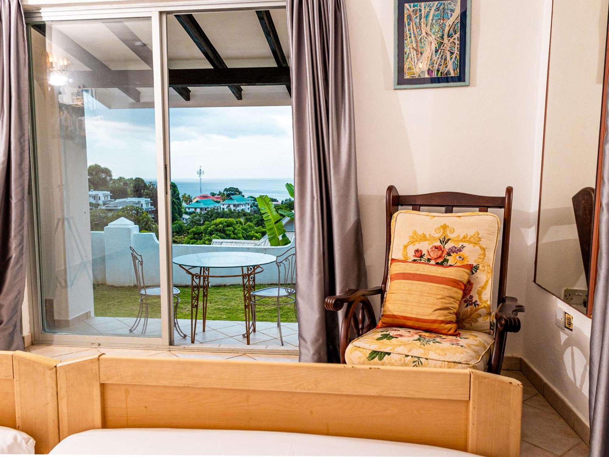 Bottle Palm Villa Виктория Экстерьер фото