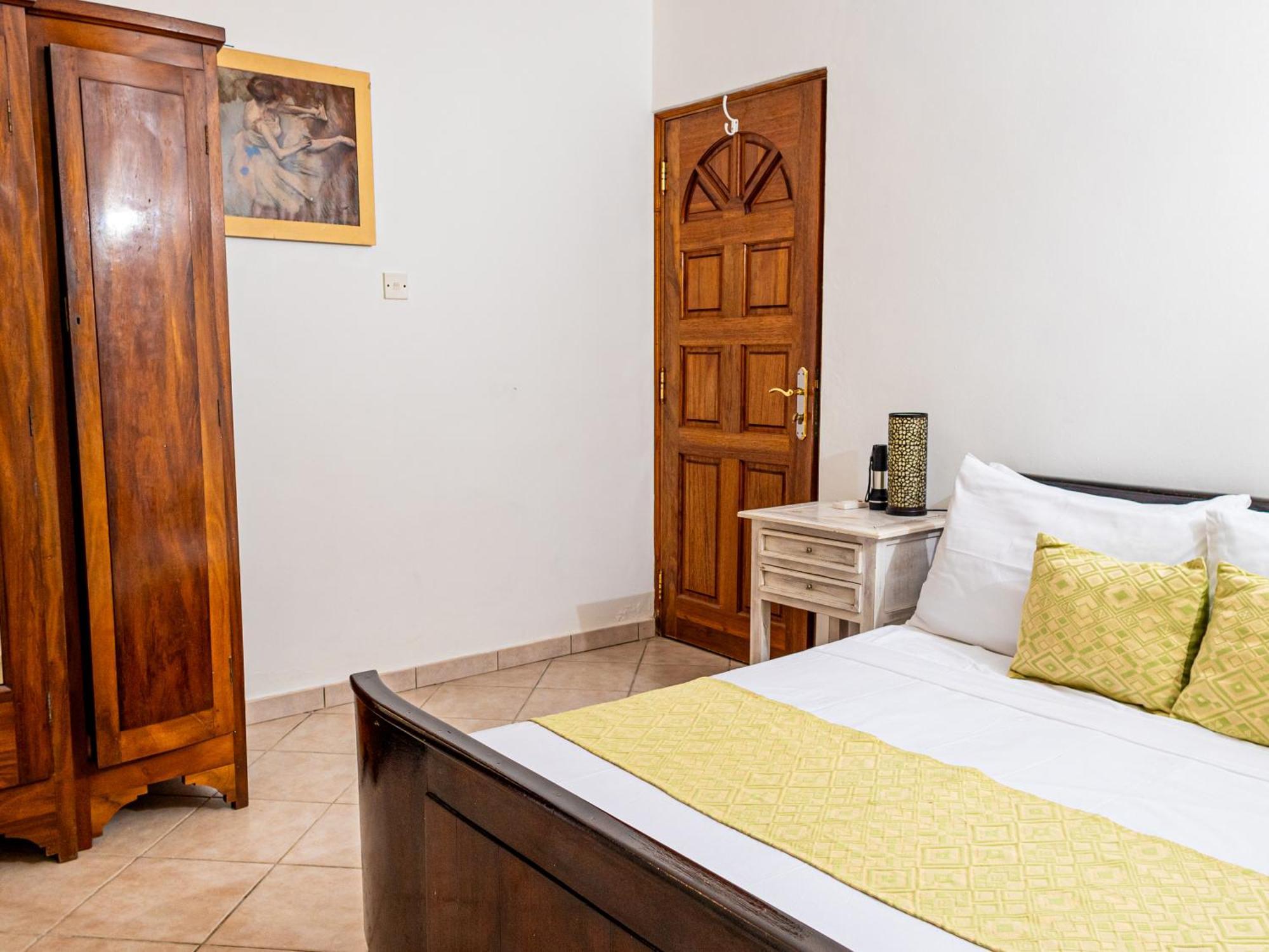 Bottle Palm Villa Виктория Экстерьер фото