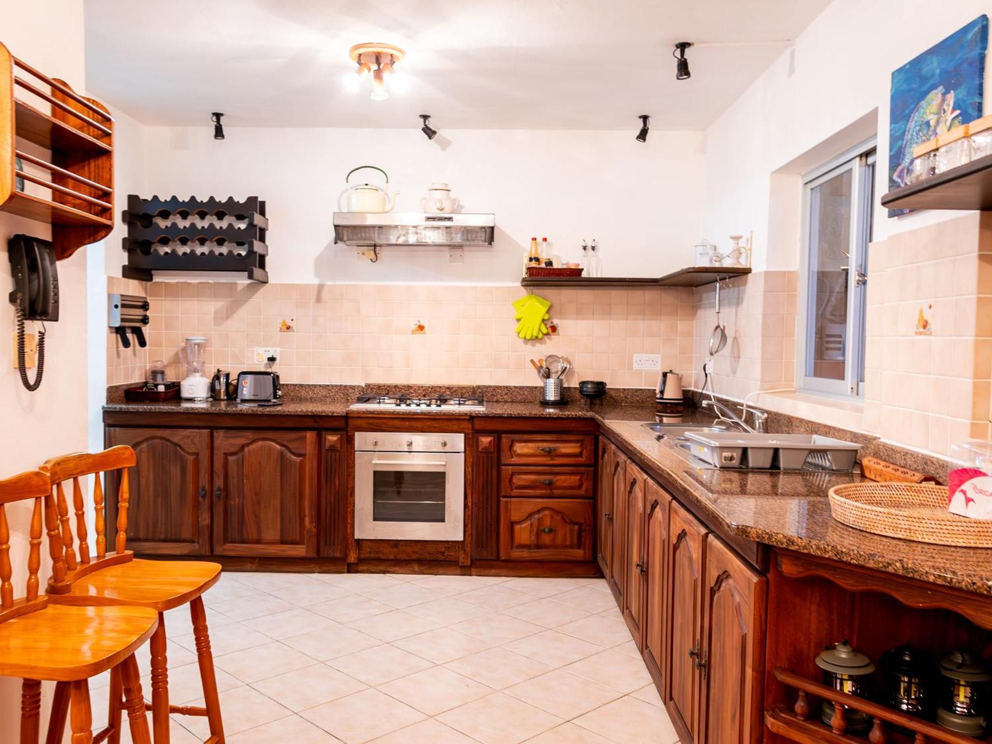 Bottle Palm Villa Виктория Экстерьер фото