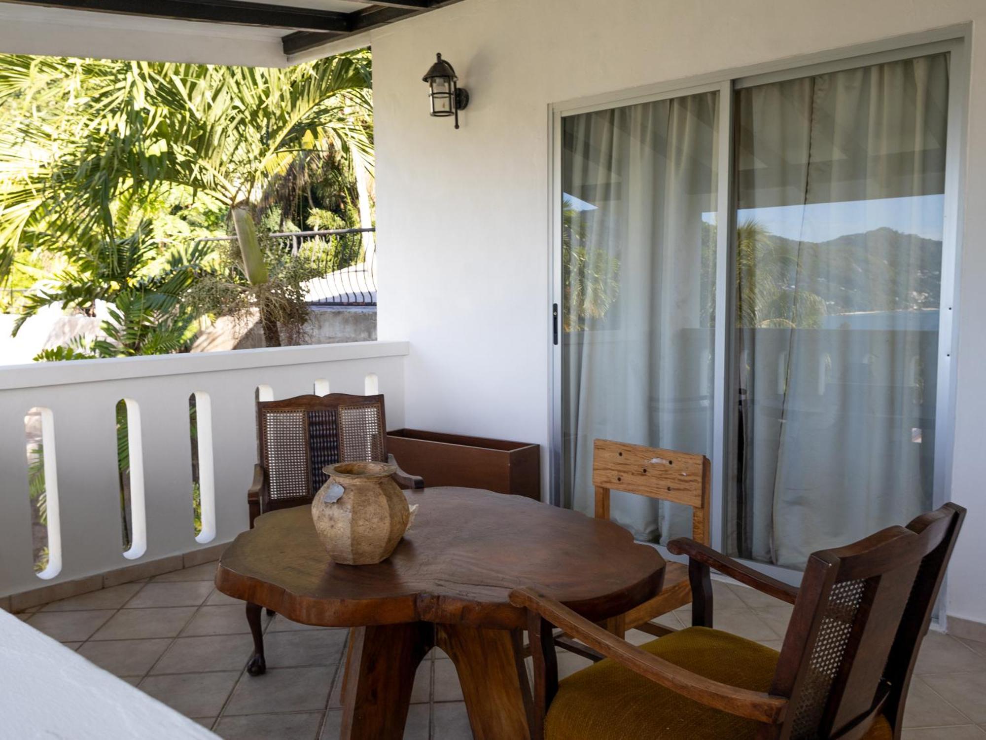 Bottle Palm Villa Виктория Экстерьер фото