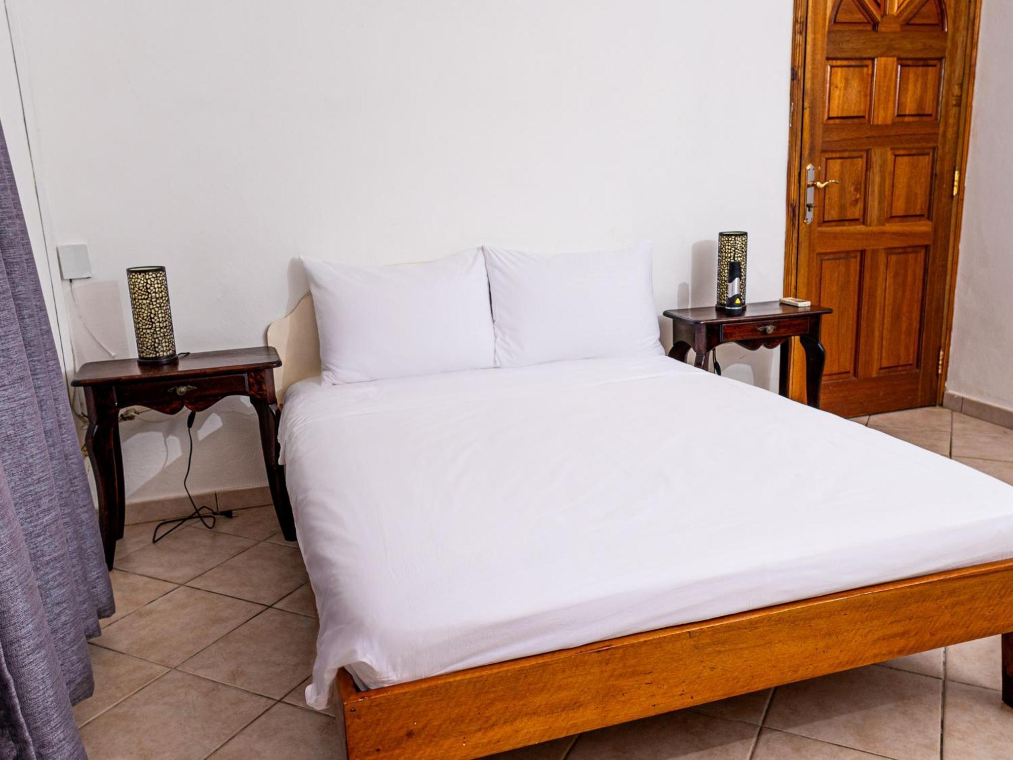 Bottle Palm Villa Виктория Экстерьер фото
