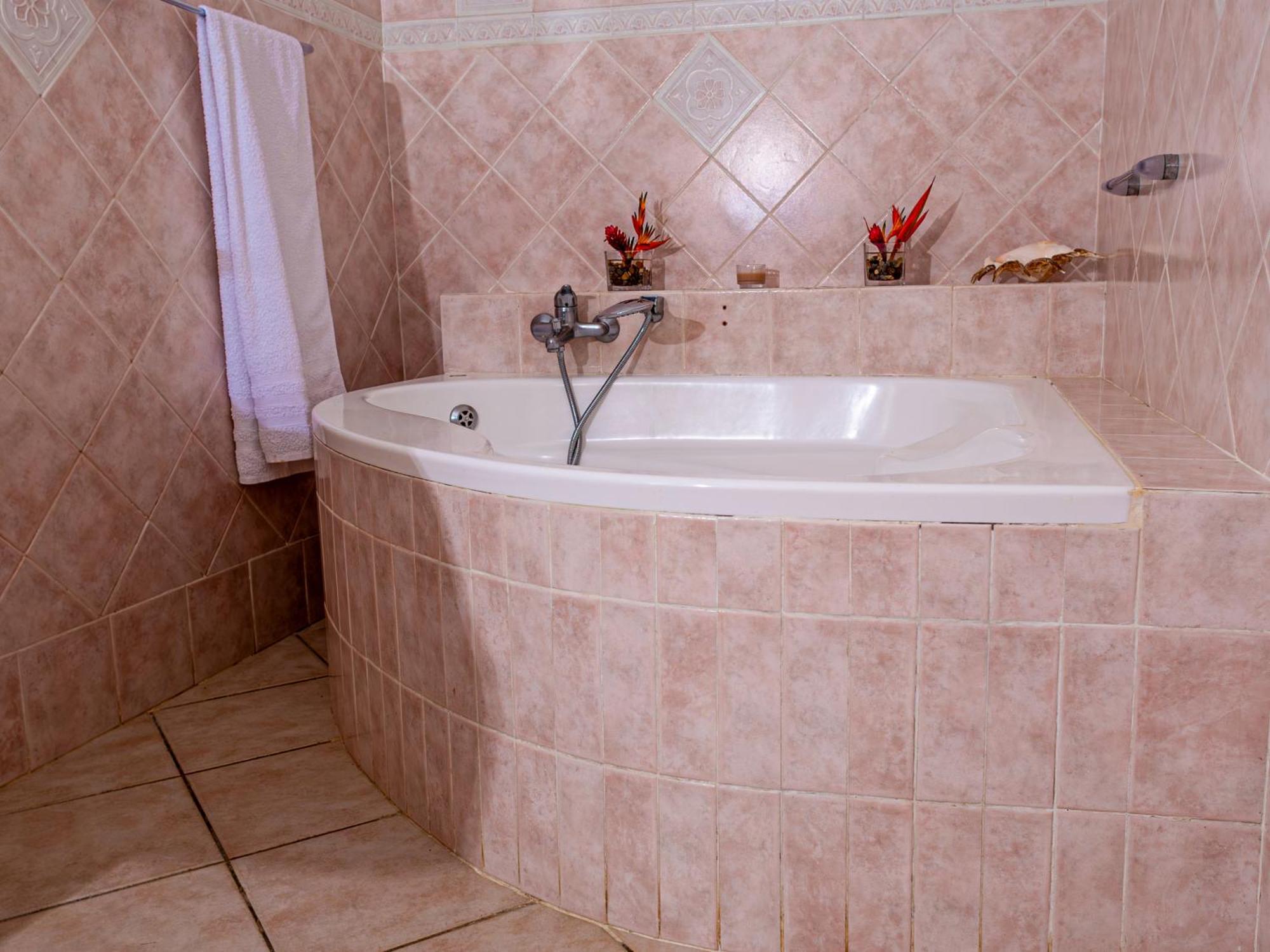 Bottle Palm Villa Виктория Экстерьер фото