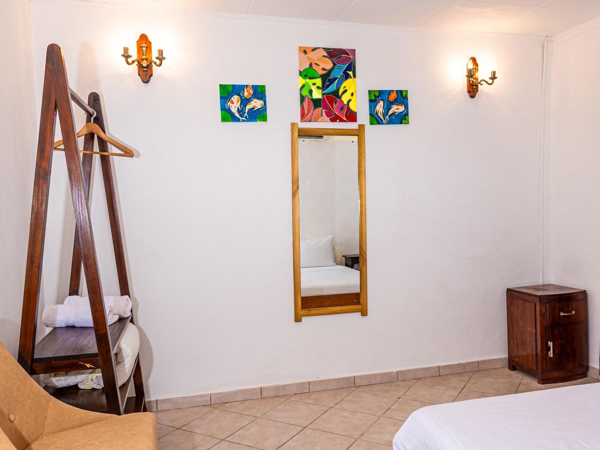 Bottle Palm Villa Виктория Экстерьер фото