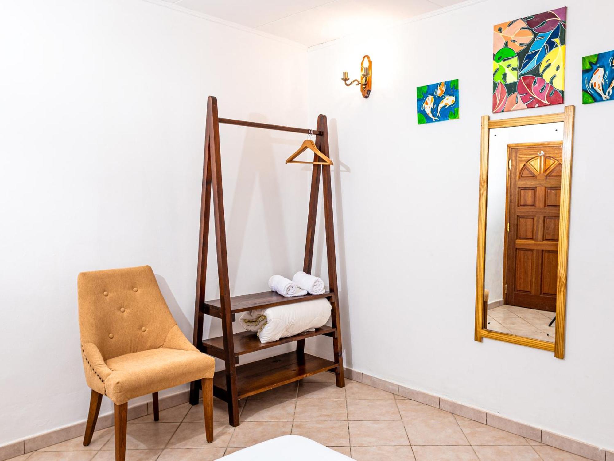 Bottle Palm Villa Виктория Экстерьер фото