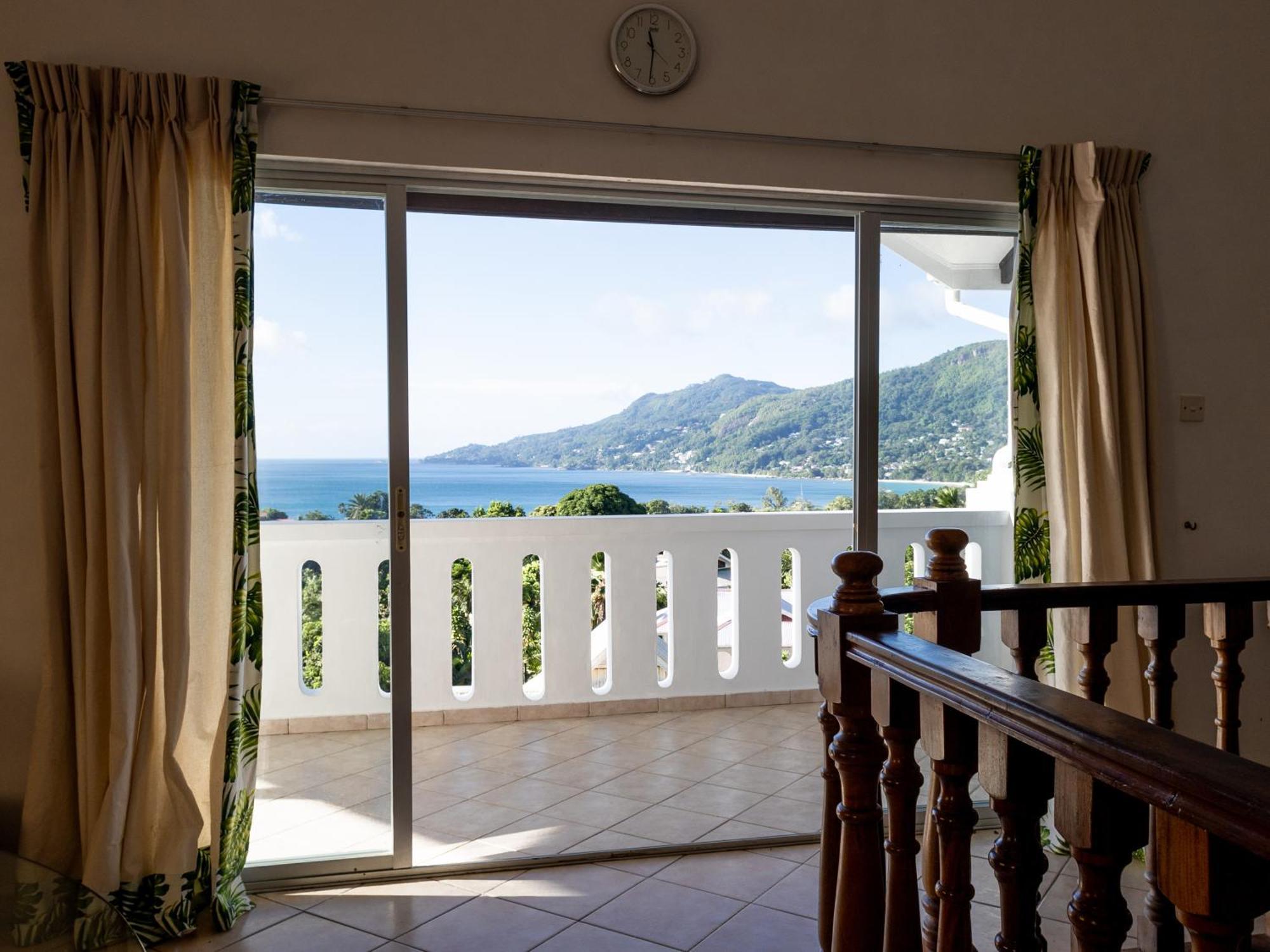 Bottle Palm Villa Виктория Экстерьер фото