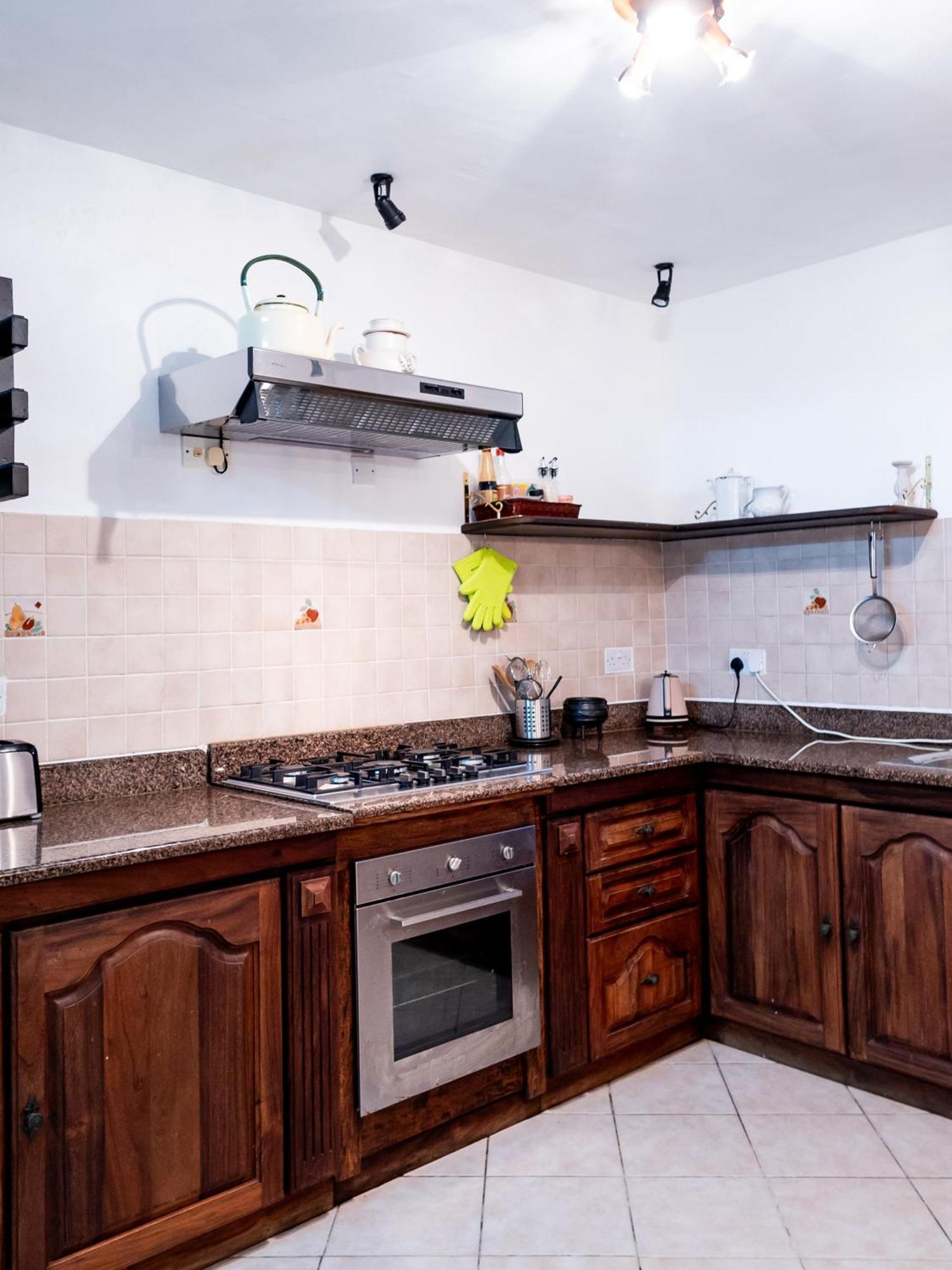 Bottle Palm Villa Виктория Экстерьер фото