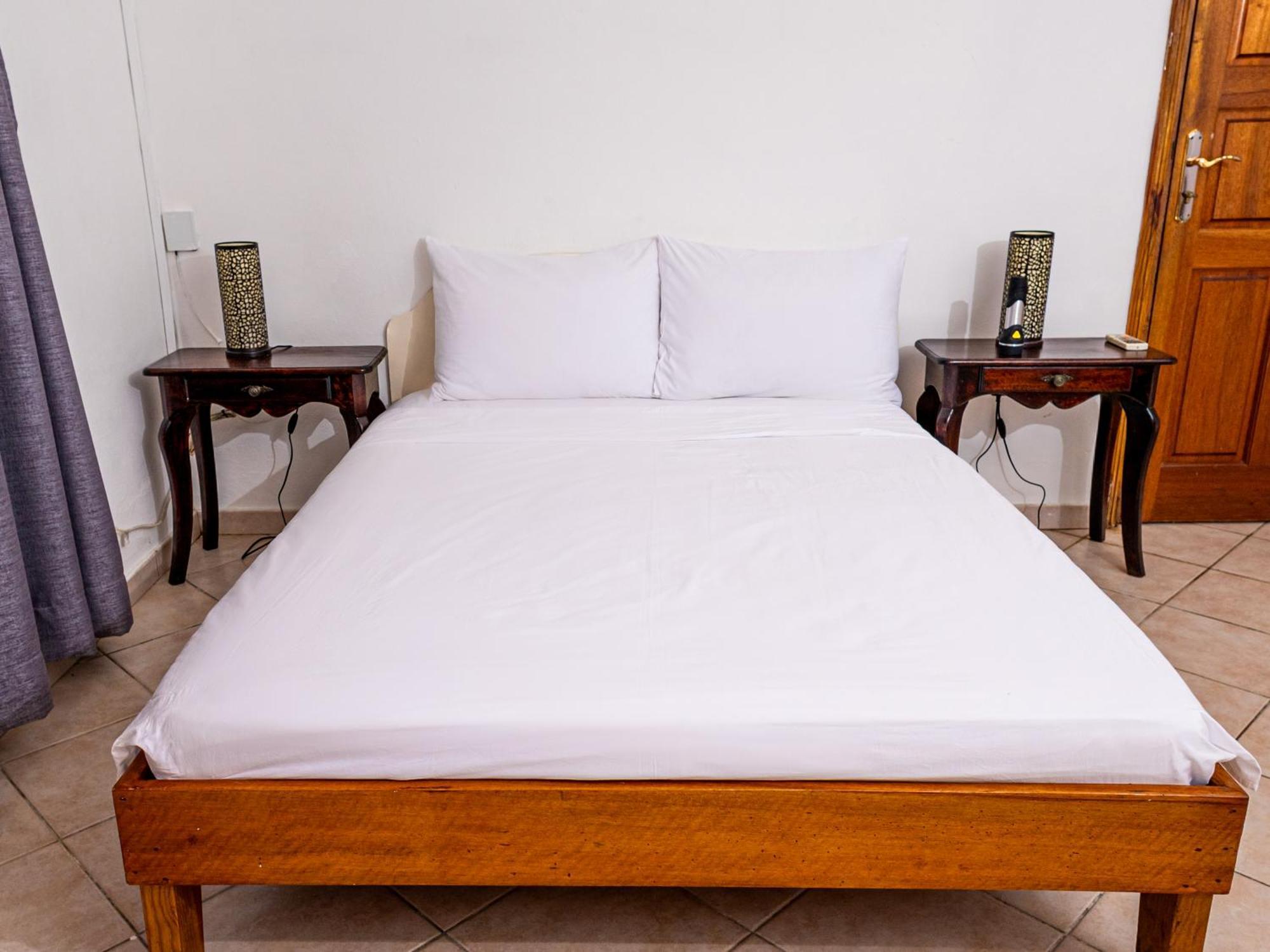 Bottle Palm Villa Виктория Экстерьер фото