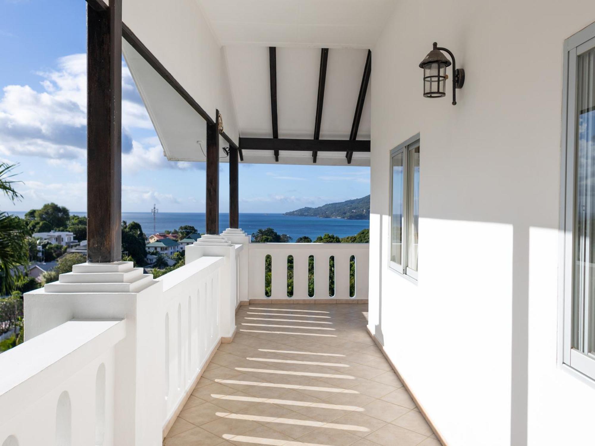Bottle Palm Villa Виктория Экстерьер фото